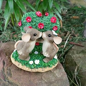 NIB Fitz and Floyd Kissing in the Park